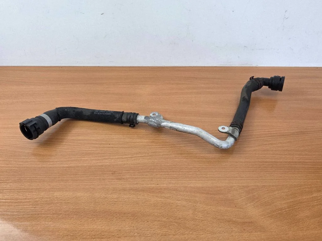 Mootori jahutusvedeliku toru / voolik 4G0121071N
