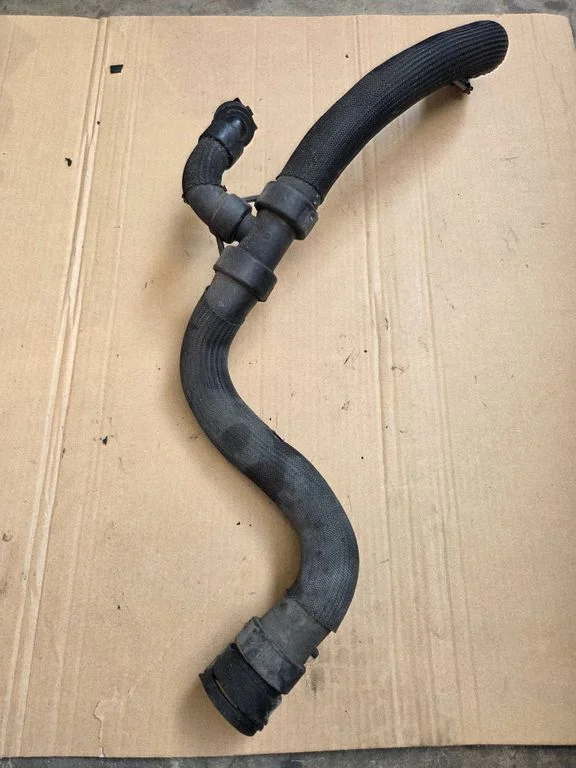 Engine coolant pipe/hose S4000238