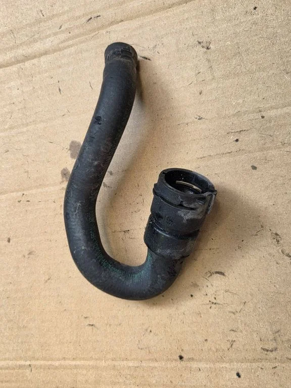 Engine coolant pipe/hose S0000379