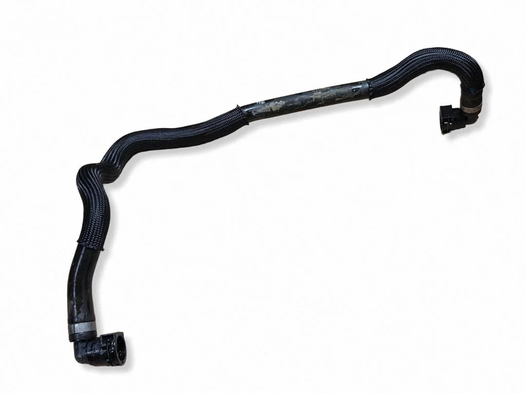 Engine coolant pipe/hose