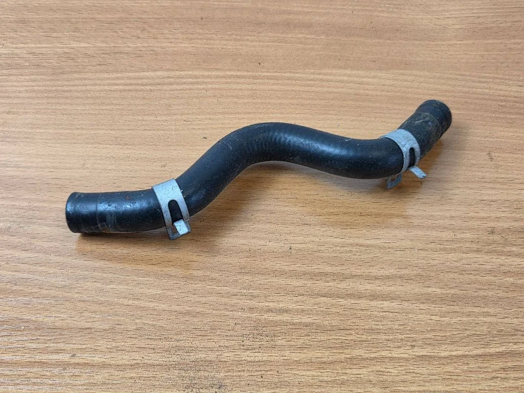 Engine coolant pipe/hose 5576