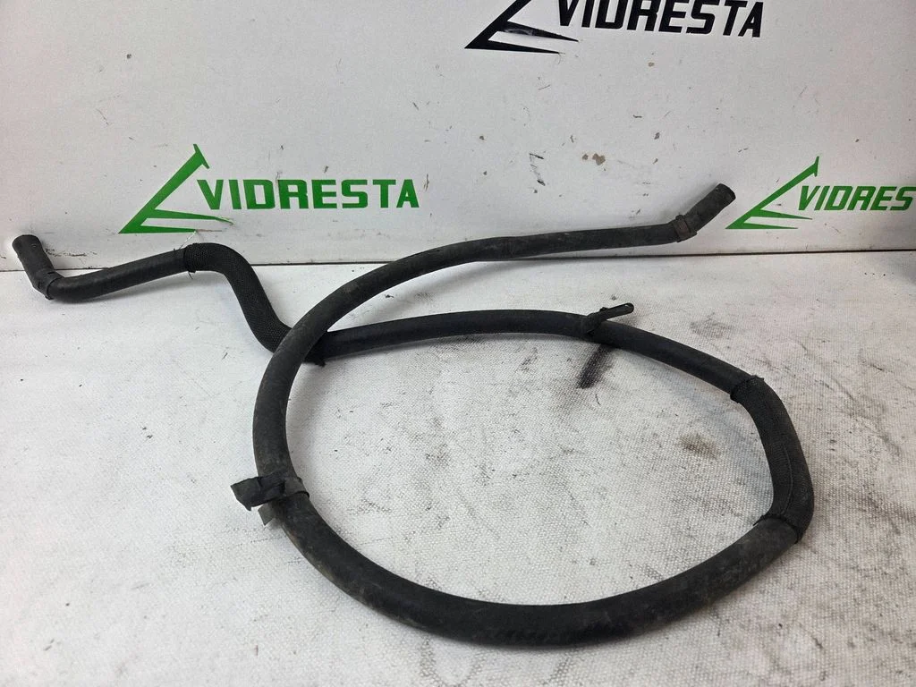 Engine coolant pipe/hose