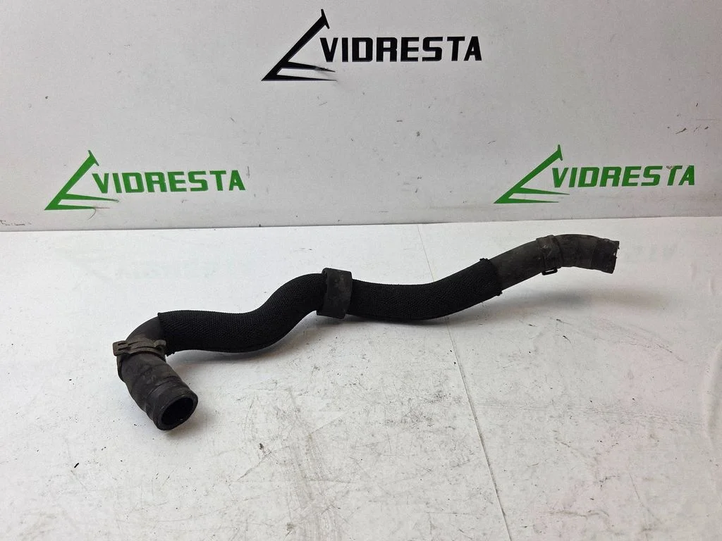 Engine coolant pipe/hose