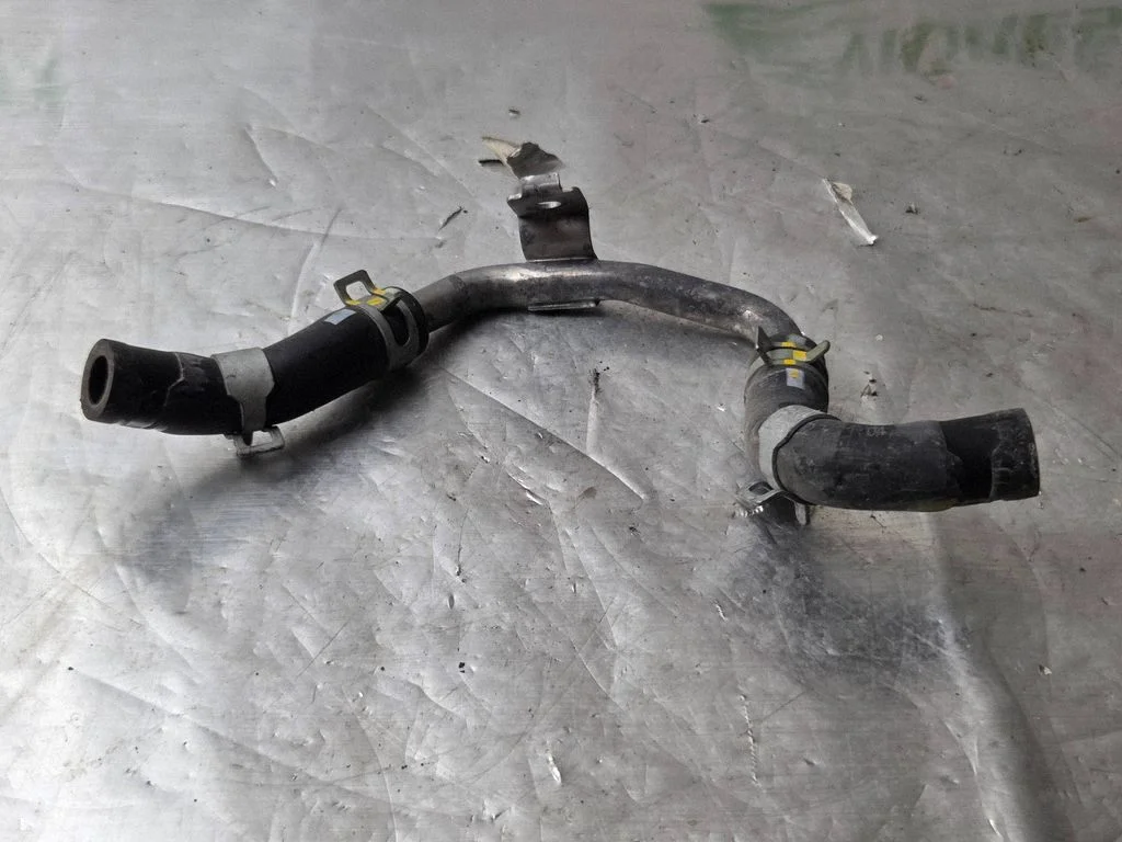 Engine coolant pipe/hose 211126