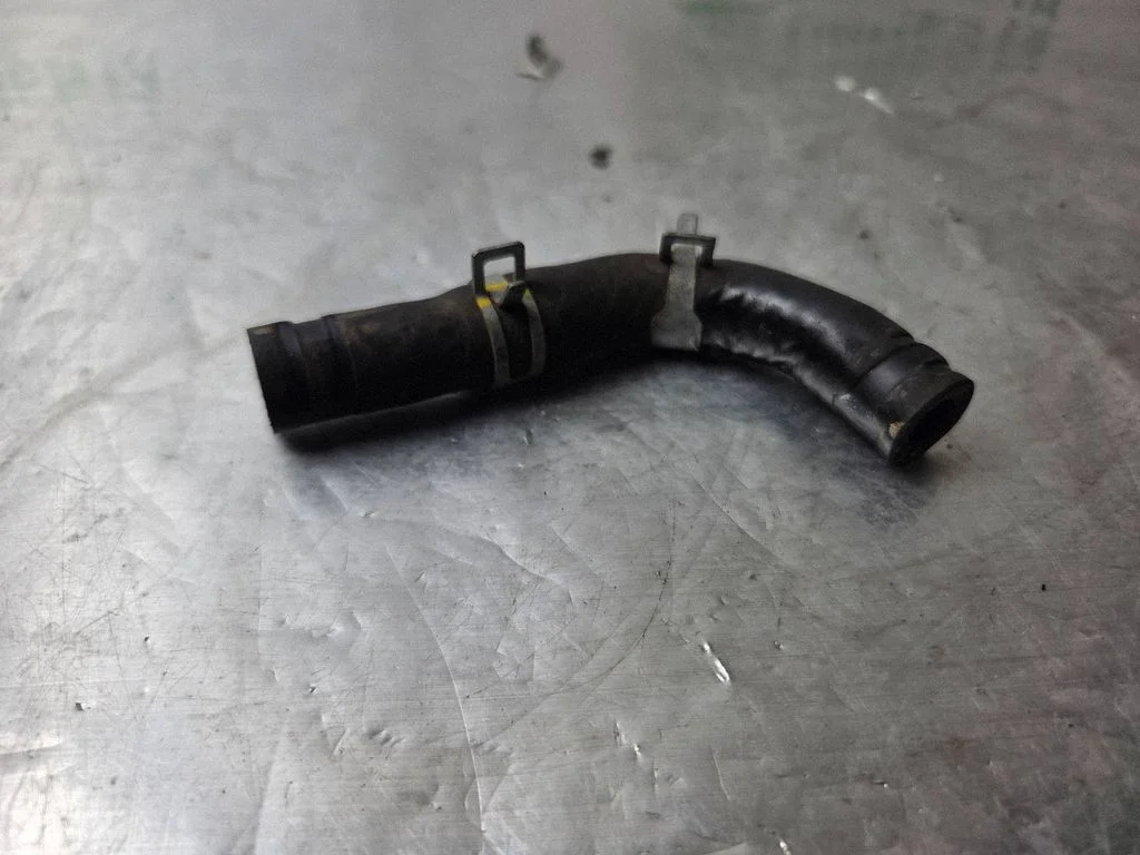 Engine coolant pipe/hose