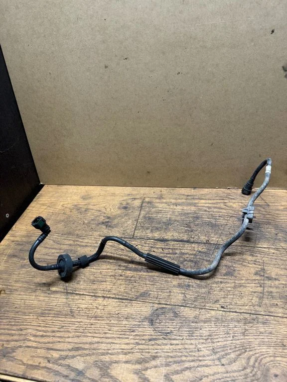 Engine coolant pipe/hose