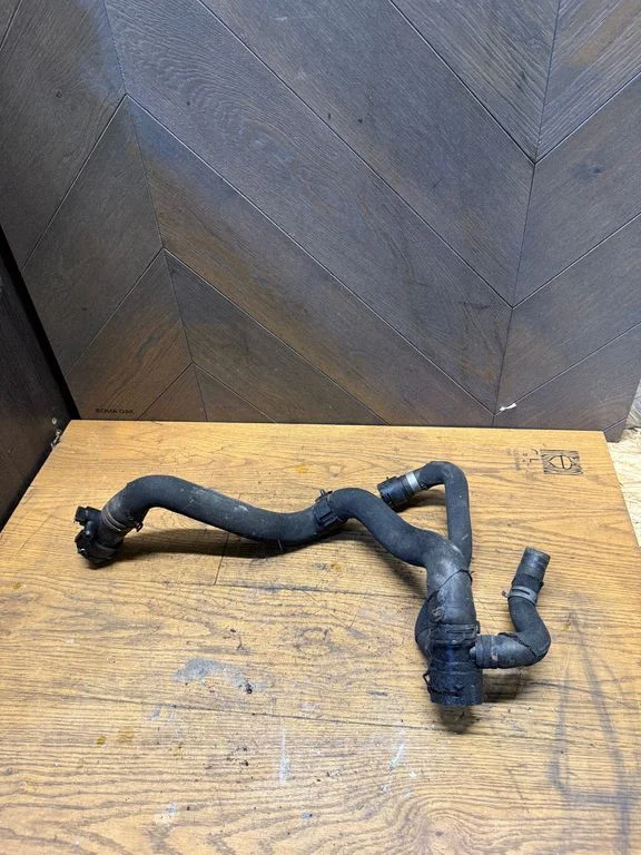 Engine coolant pipe/hose