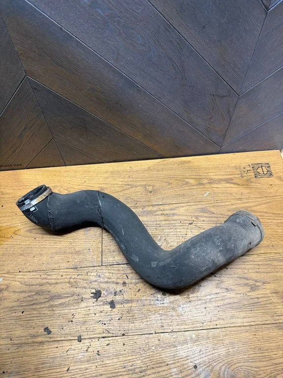 Engine coolant pipe/hose
