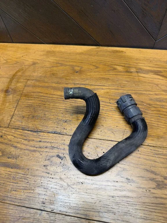 Engine coolant pipe/hose