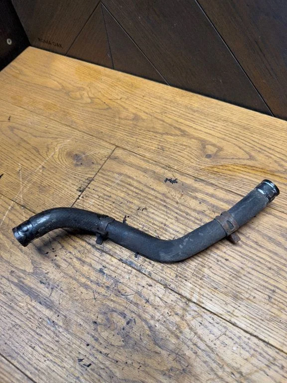 Engine coolant pipe/hose