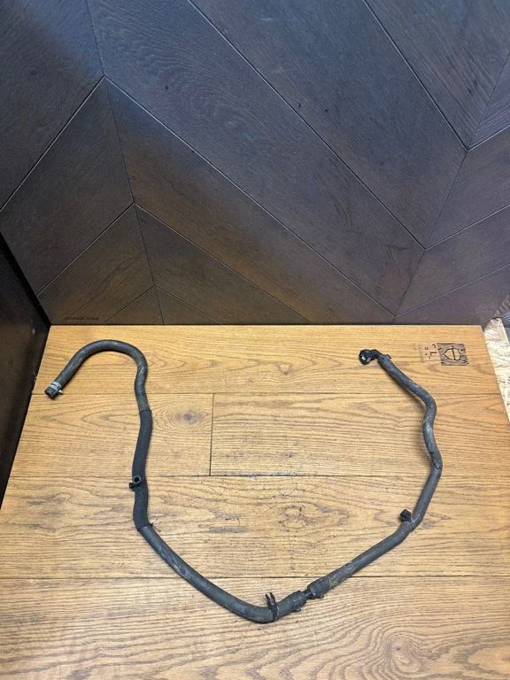 Engine coolant pipe/hose