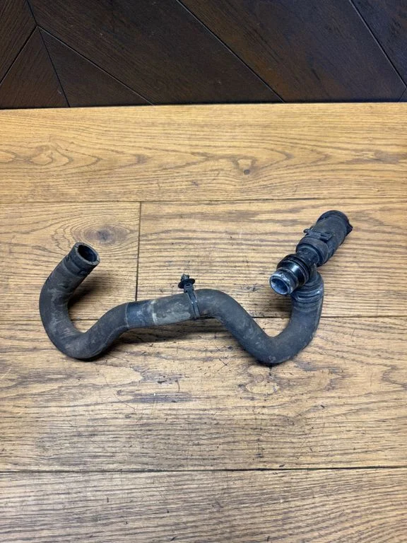 Engine coolant pipe/hose