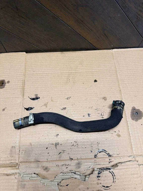 Engine coolant pipe/hose
