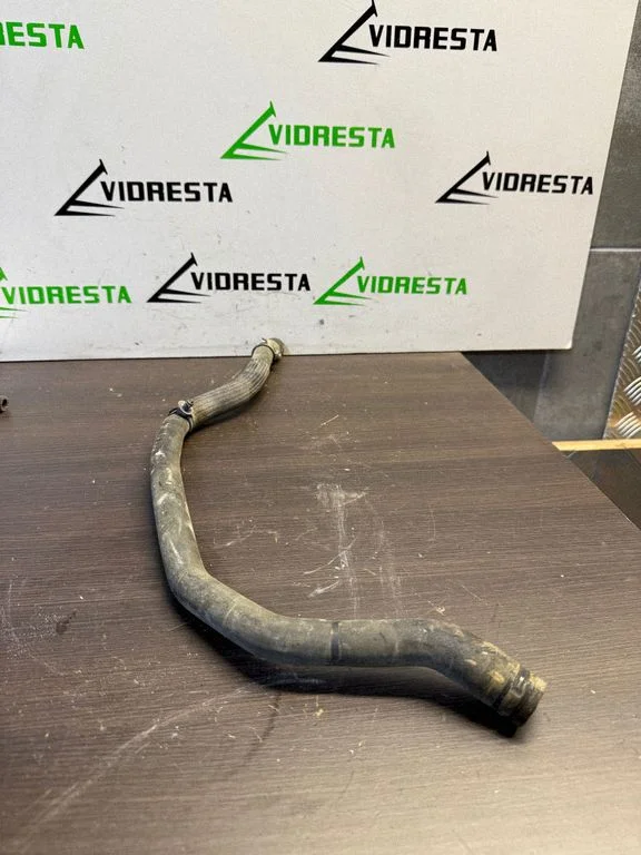 Przewody układu chłodzenia silnika