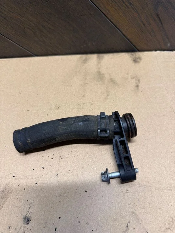 Engine coolant pipe/hose