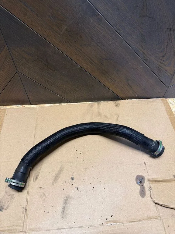 Engine coolant pipe/hose