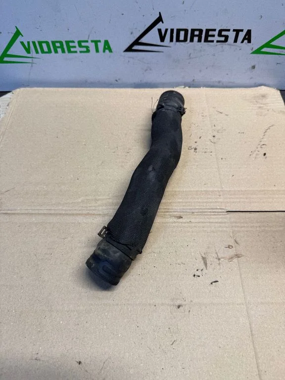 Engine coolant pipe/hose