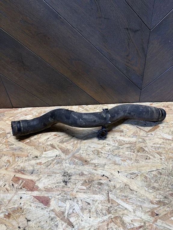Engine coolant pipe/hose