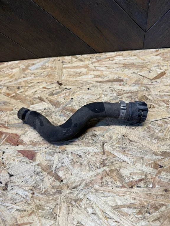 Engine coolant pipe/hose