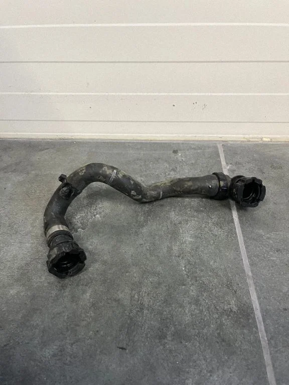 Engine coolant pipe/hose