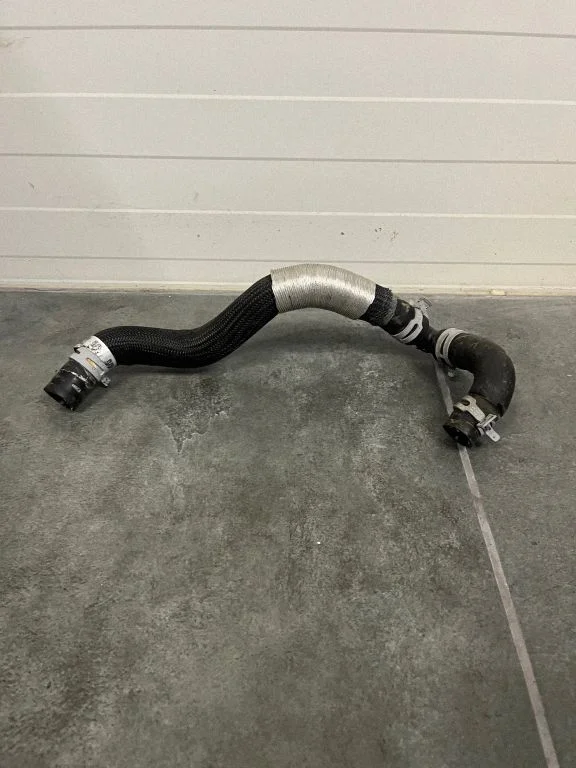 Engine coolant pipe/hose 140557643R