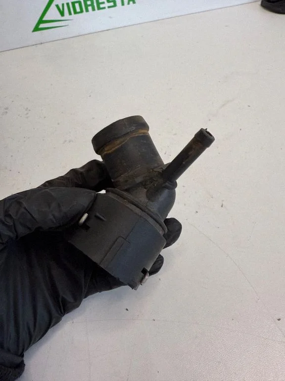 Engine coolant pipe/hose