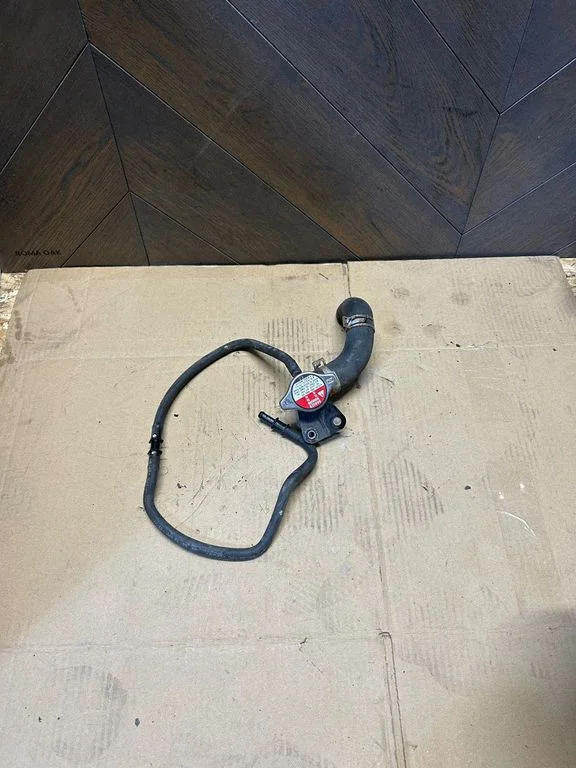 Engine coolant pipe/hose PA610