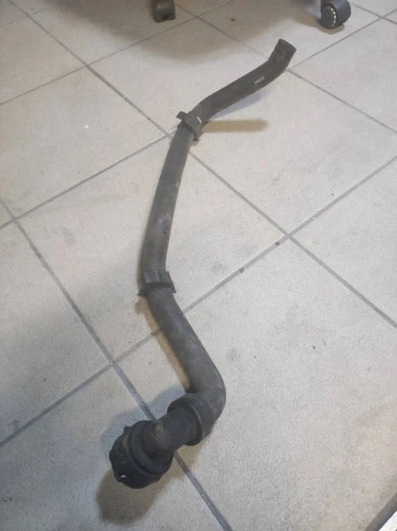Przewody układu chłodzenia silnika S4000256