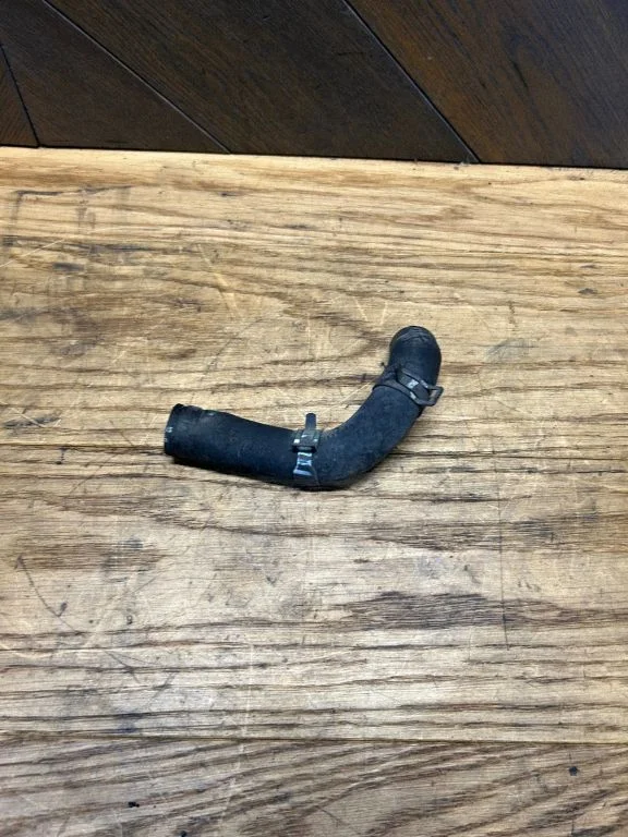 Engine coolant pipe/hose