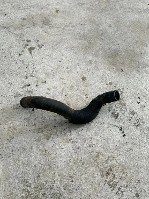 Engine coolant pipe/hose