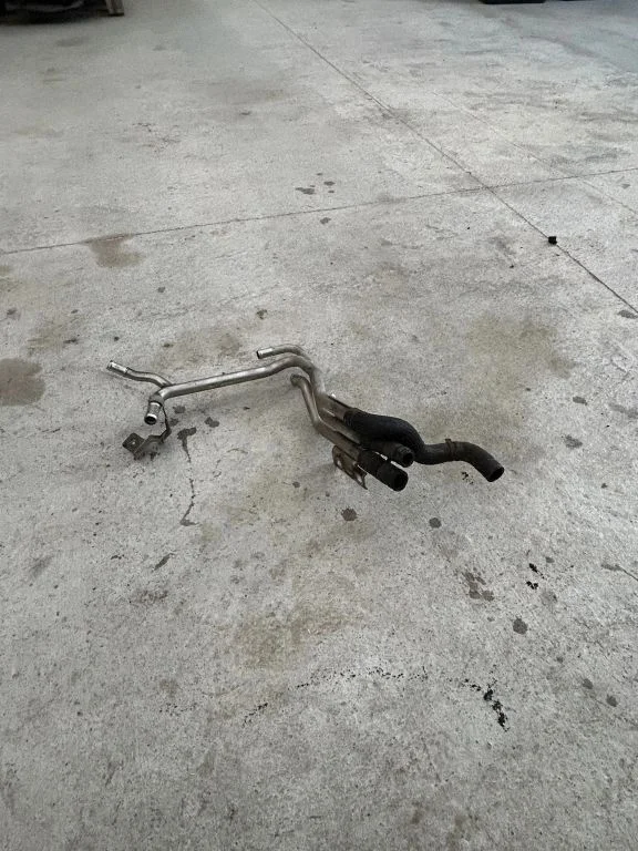 Engine coolant pipe/hose