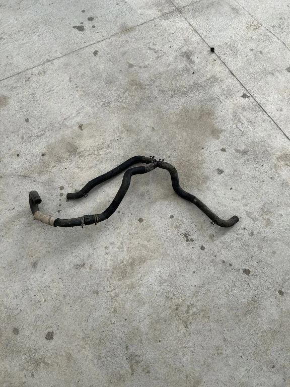Engine coolant pipe/hose