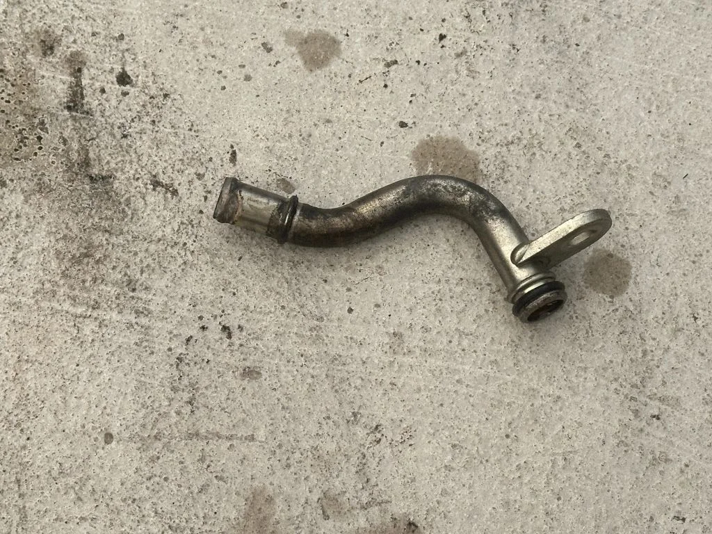 Engine coolant pipe/hose