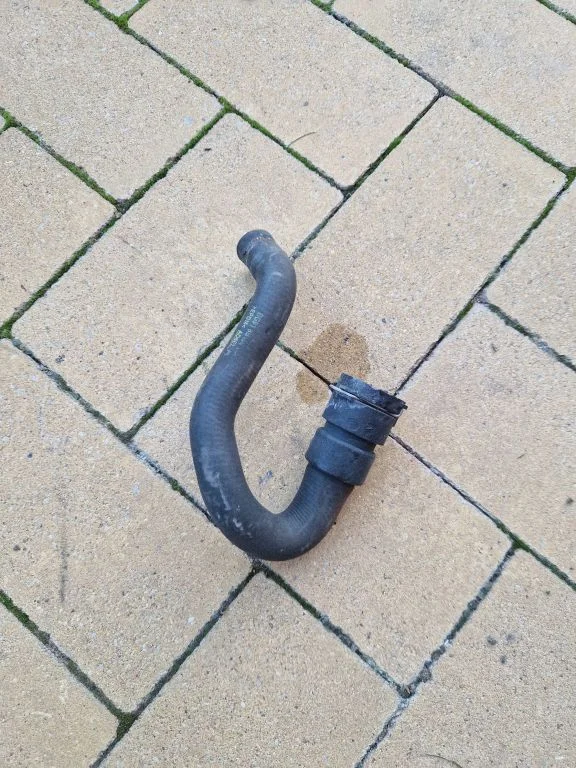 Engine coolant pipe/hose BG918B180GA