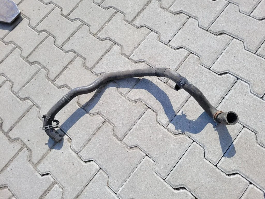 Mootori jahutusvedeliku toru / voolik 8V618286KE