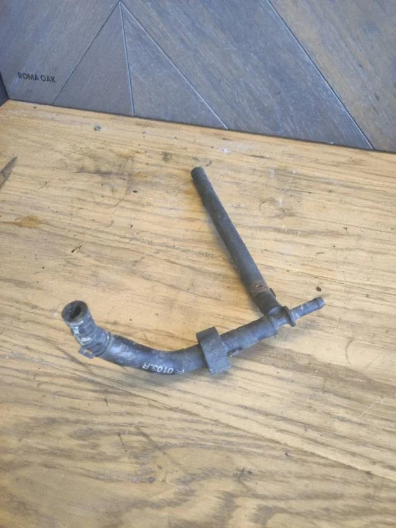 Engine coolant pipe/hose 0103R