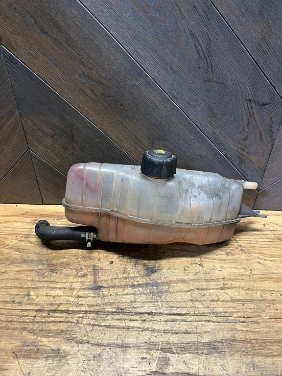 Coolant expansion tank/reservoir