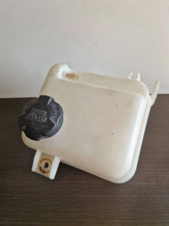 Jahutusvedeliku paisupaak 254302S000