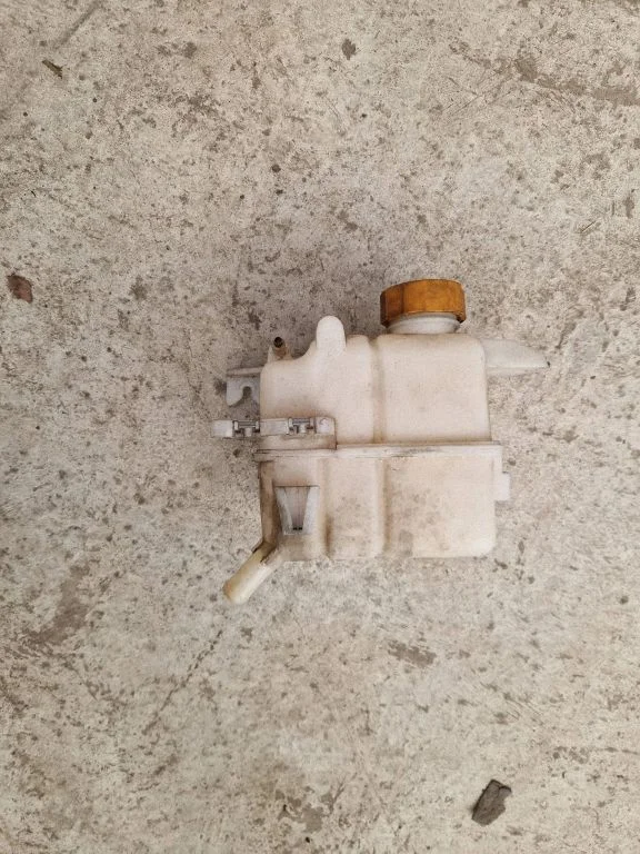 Coolant expansion tank/reservoir 95025829