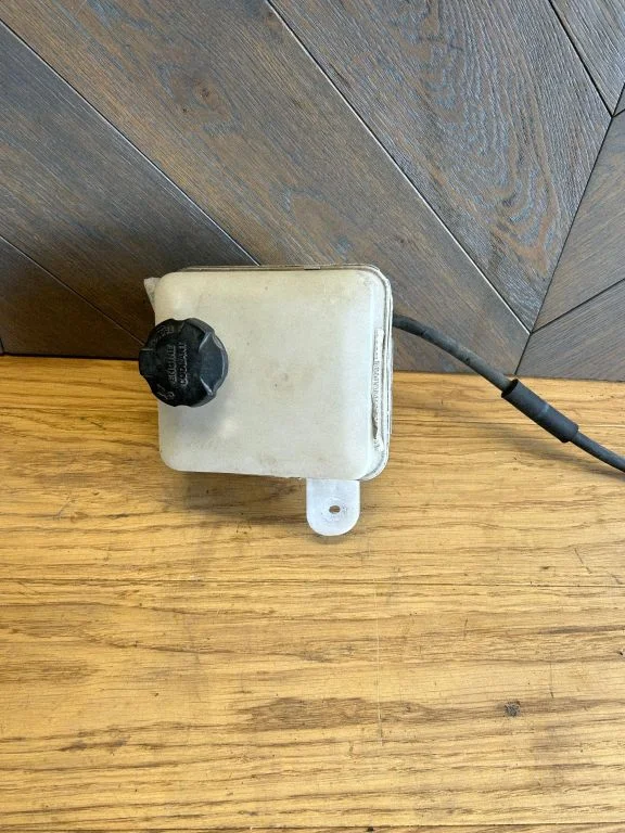 Coolant expansion tank/reservoir D4FCEU490183