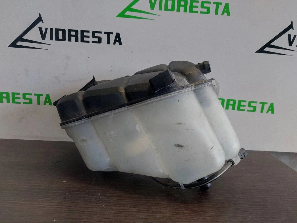 Jahutusvedeliku paisupaak – Volvo V60 (2011-2013)