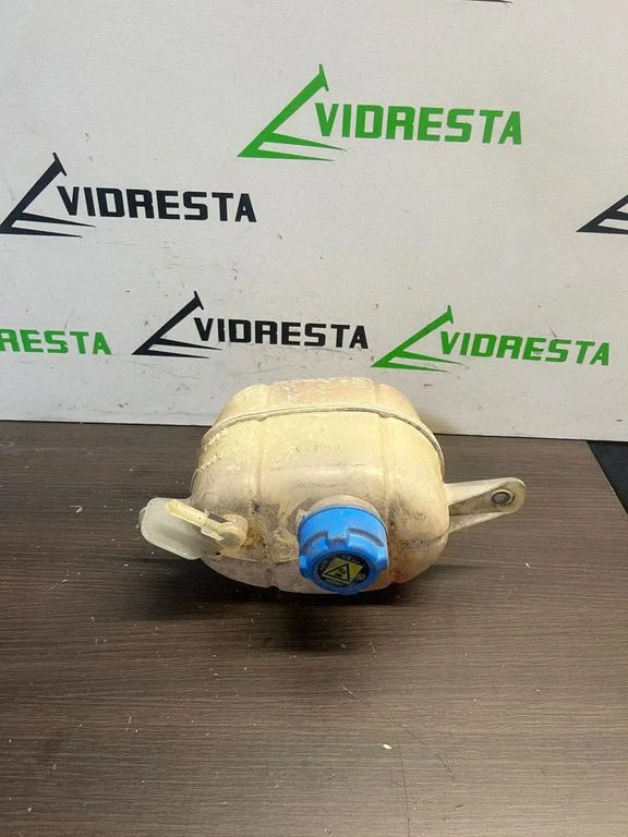 Coolant expansion tank/reservoir A878