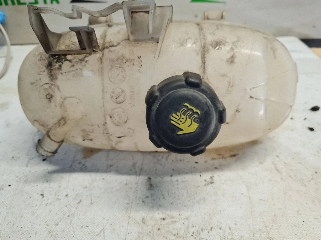 Coolant expansion tank/reservoir – Opel Vivaro (2014-2018)