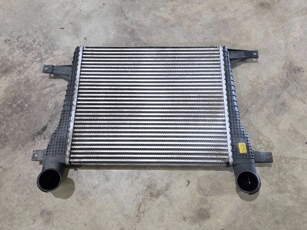Vahejahuti radiaator C140C