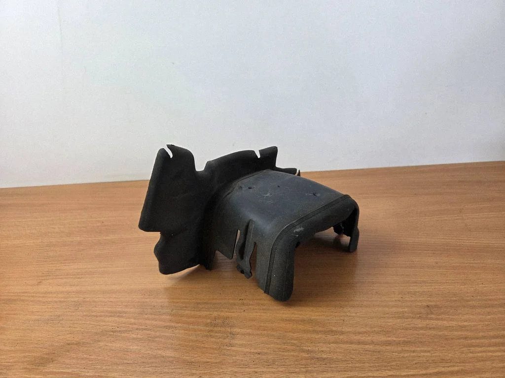 Intercooler air guide/duct channel 31455605