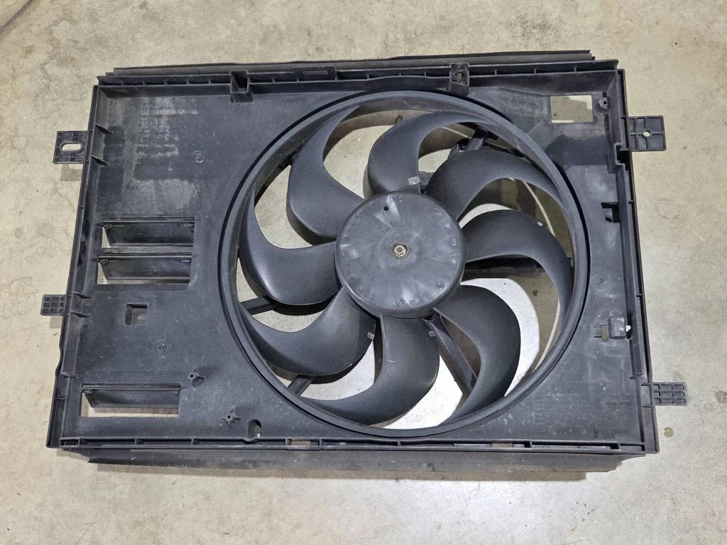 Radiaatori ventilaatori difuusor 8240647