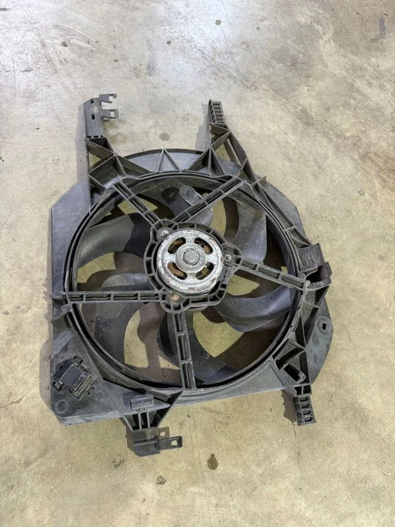 Radiator cooling fan shroud 09032007