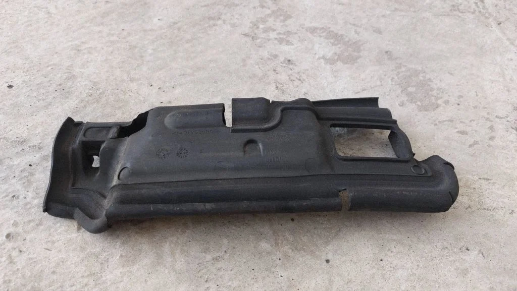Intercooler air guide/duct channel 30796472