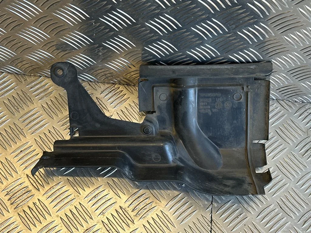 Intercooler air guide/duct channel 30763220