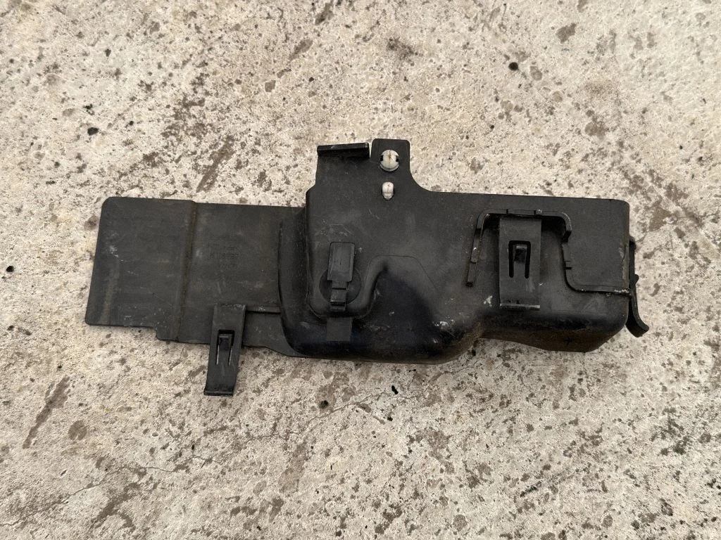 Intercooler air guide/duct channel 30796473